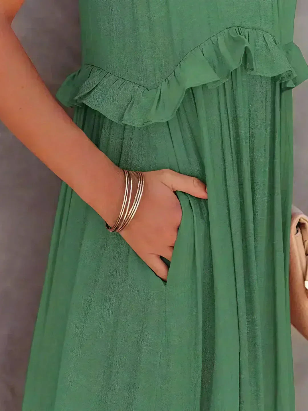 ANNETA | ELEGANT DRESS WITH FRILLS