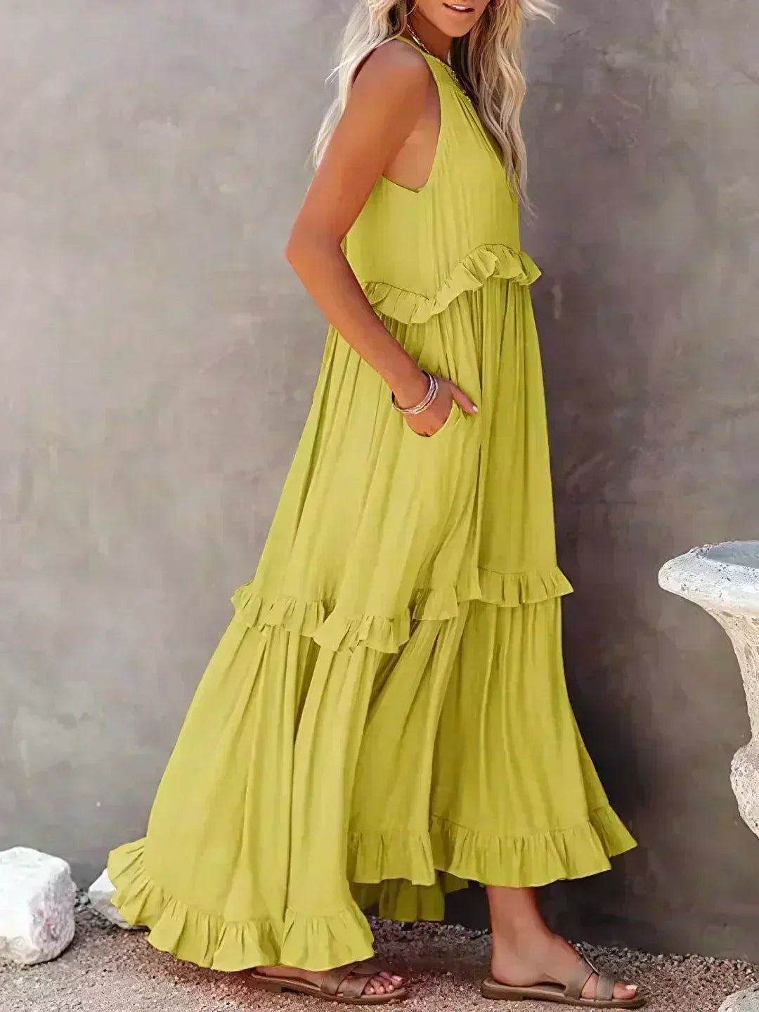 ANNETA | ELEGANT DRESS WITH FRILLS