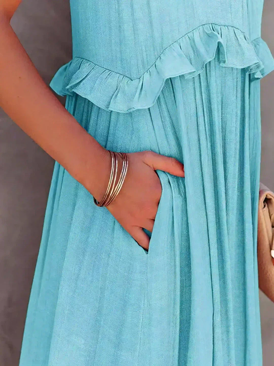 ANNETA | ELEGANT DRESS WITH FRILLS